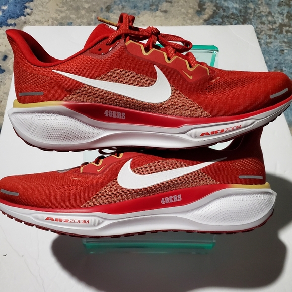 Men's Sz 11 Nike San Fransico 49'ers Tennis Shoes New. - Picture 1 of 5